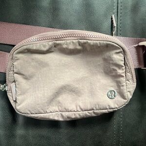 Lululemon Everywhere Belt Bag 1L